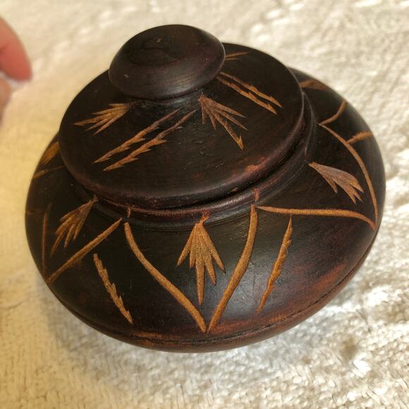 VTG Hand Carved Wooden Trinket Box w/ Lid Rustic Boho Decor Small Leaf 4"x2.5" - Picture 4 of 10